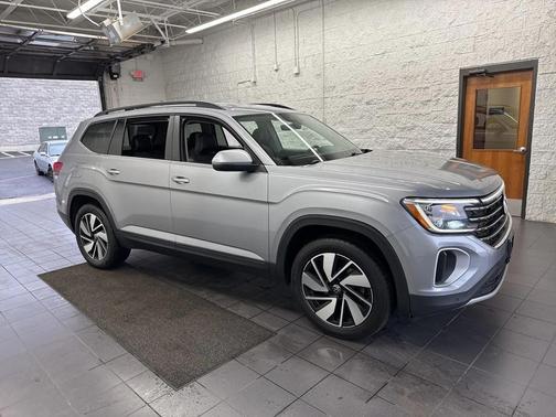 2024 Volkswagen Atlas 2.0T SE w/Technology 4MOTION