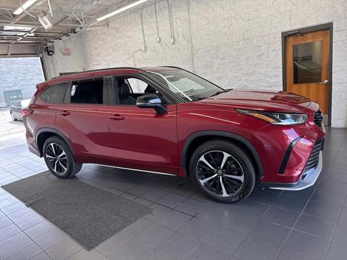 2022 Toyota Highlander XSE