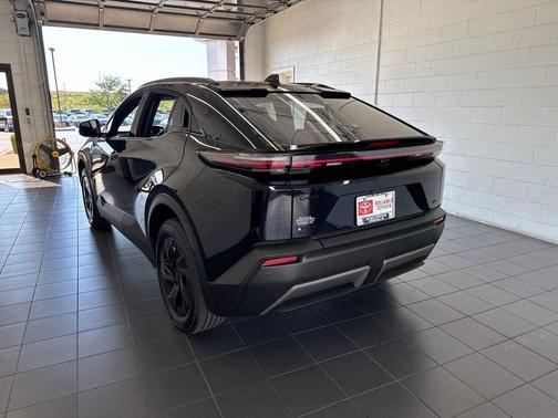 Midnight Black 2026 Toyota C-HR SE