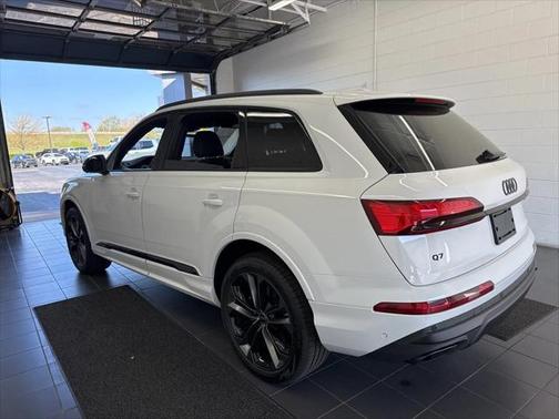 2025 Audi Q7 55 Premium Plus