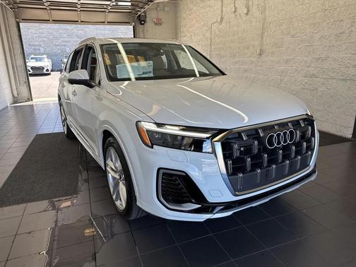 2025 Audi Q7 55 Premium Plus