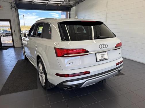 2025 Audi Q7 55 Premium Plus