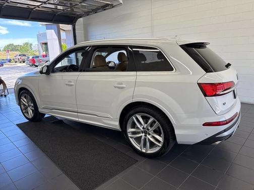 2025 Audi Q7 55 Premium Plus