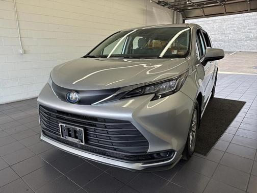 2021 Toyota Sienna LE