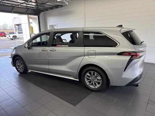 2021 Toyota Sienna LE