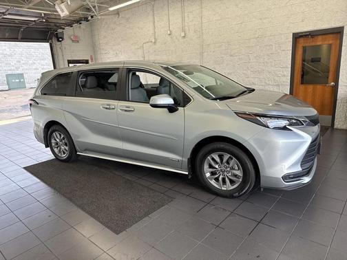 2021 Toyota Sienna LE