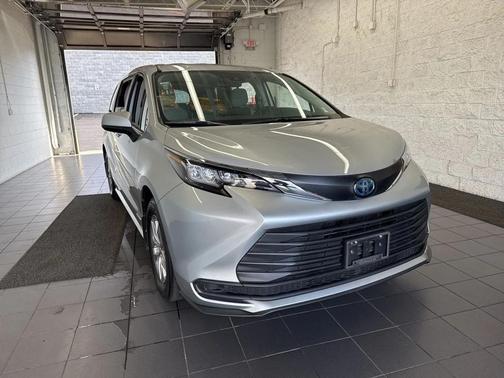 2021 Toyota Sienna LE
