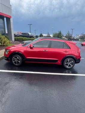 2025 Kia Niro SX
