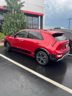 2025 Kia Niro SX
