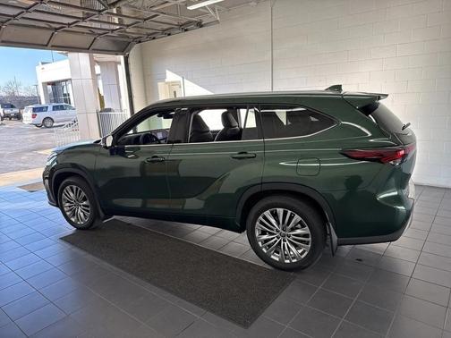 2024 Toyota Highlander Platinum