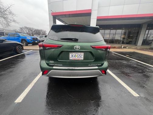 2024 Toyota Highlander Platinum