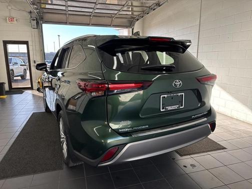 2024 Toyota Highlander Platinum