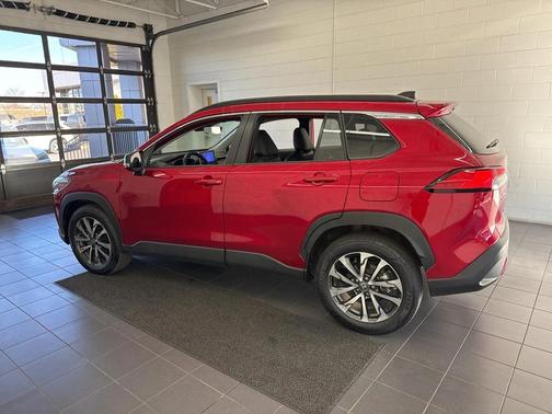 2025 Toyota Corolla Cross XLE