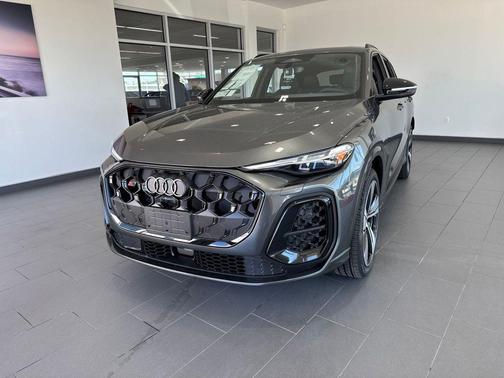 DAYTONA GREY PE 2026 Audi SQ5 3.0T Premium Plus