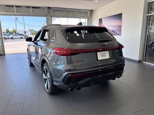 DAYTONA GREY PE 2026 Audi SQ5 3.0T Premium Plus