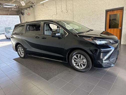 2024 Toyota Sienna LE