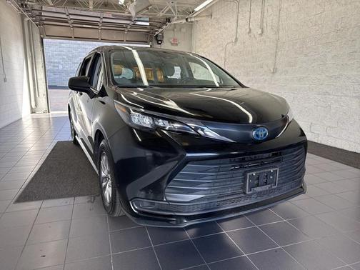 2024 Toyota Sienna LE