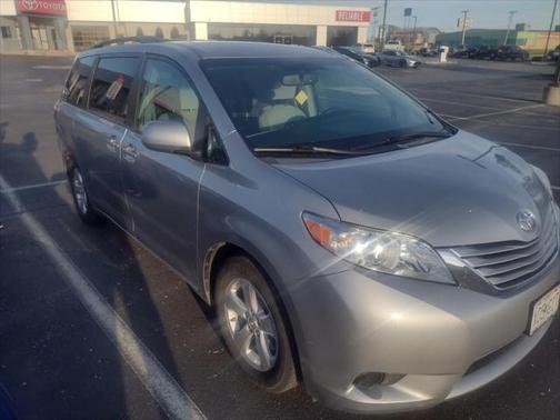 2017 Toyota Sienna LE