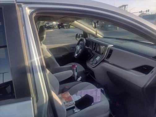 2017 Toyota Sienna LE