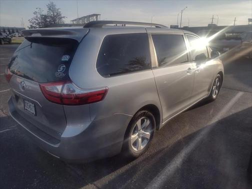 2017 Toyota Sienna LE