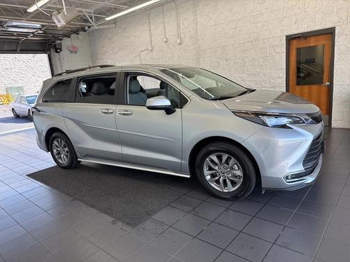 2024 Toyota Sienna XLE 7 Passenger