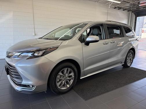 2024 Toyota Sienna XLE 7 Passenger