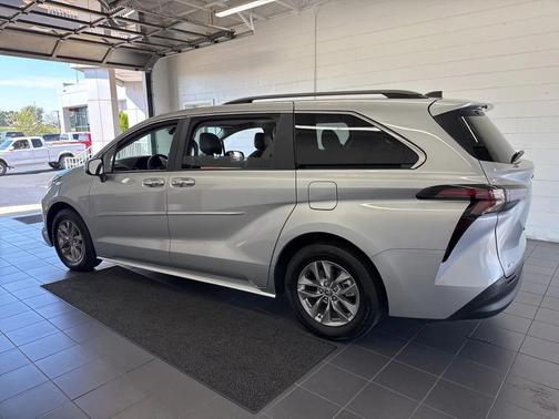 2024 Toyota Sienna XLE 7 Passenger