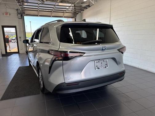 2024 Toyota Sienna XLE 7 Passenger