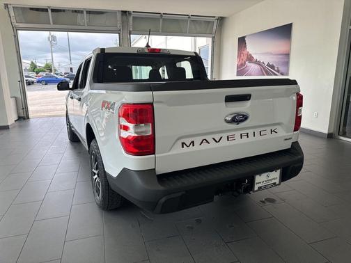 Oxford White 2022 Ford Maverick XLT