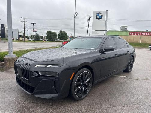 Black Sapphire Metallic 2023 BMW 740 i