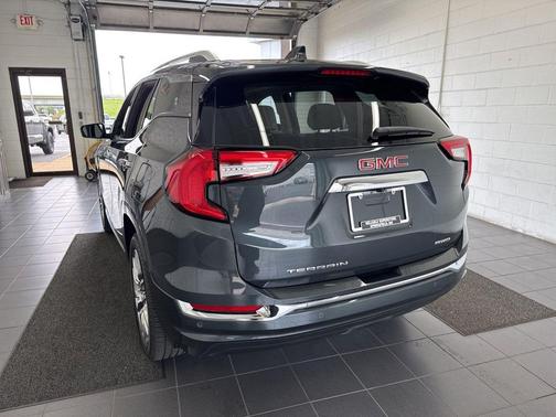 Hunter Metallic 2022 GMC Terrain Denali