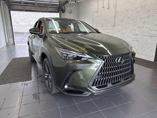 Nori Green Pearl 2026 Lexus NX 450h+ Luxury