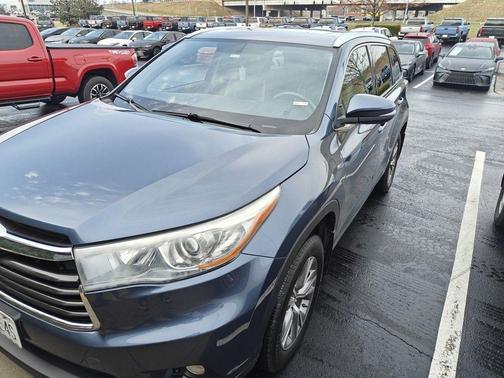 Blue Metallic 2015 Toyota Highlander XLE
