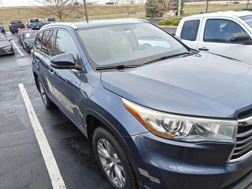 Blue Metallic 2015 Toyota Highlander XLE