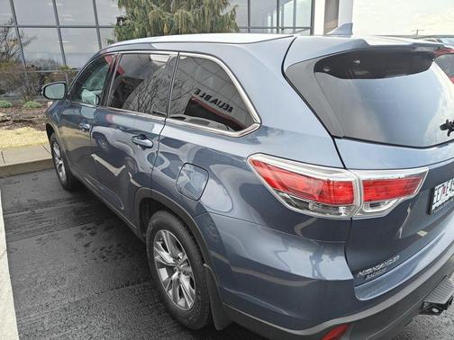 Blue Metallic 2015 Toyota Highlander XLE