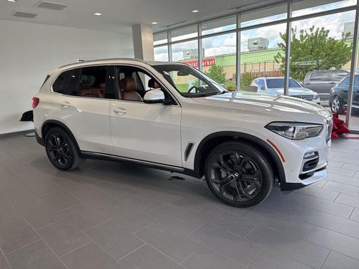 White Metallic 2019 BMW X5 xDrive40i
