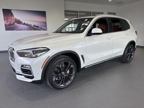 White Metallic 2019 BMW X5 xDrive40i