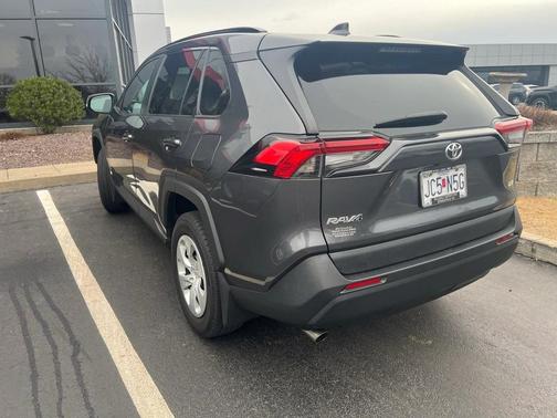 2021 Toyota RAV4 LE