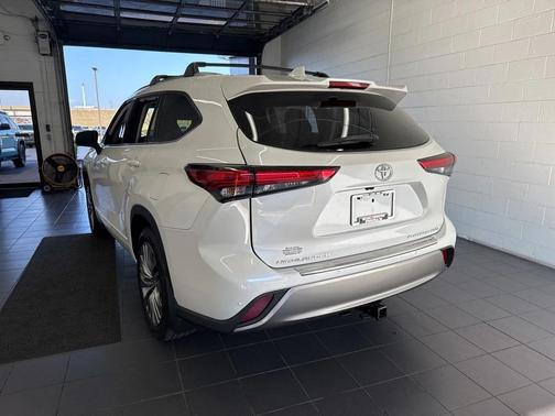 2021 Toyota Highlander Platinum