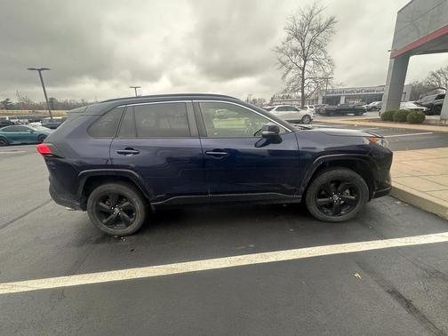 2019 Toyota RAV4 Hybrid SE