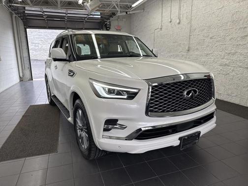 2022 INFINITI QX80 Luxe