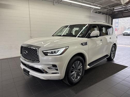 2022 INFINITI QX80 Luxe