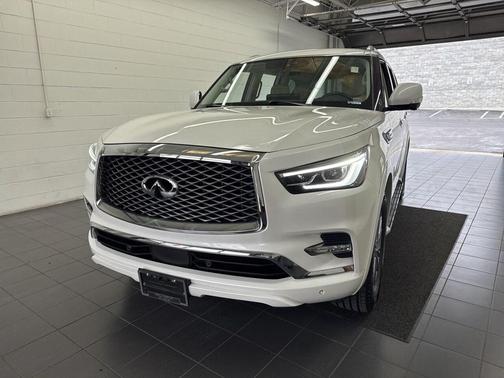 2022 INFINITI QX80 Luxe