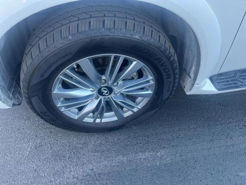 2022 INFINITI QX80 Luxe