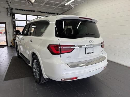 2022 INFINITI QX80 Luxe