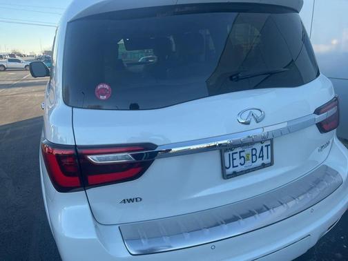 2022 INFINITI QX80 Luxe