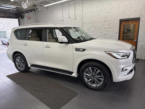 2022 INFINITI QX80 Luxe