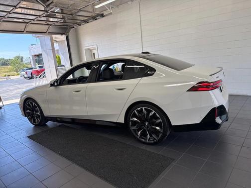 2026 BMW 550e xDrive