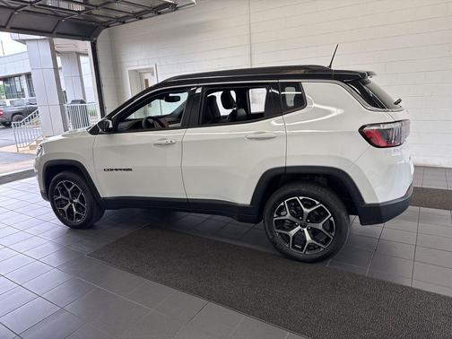 Bright White Clearcoat 2025 Jeep Compass Limited