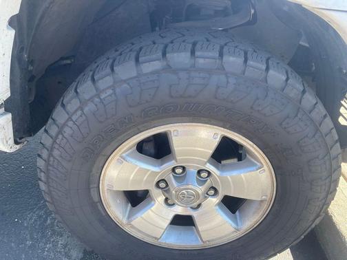 Super White 2005 Toyota Tacoma PreRunner Double Cab